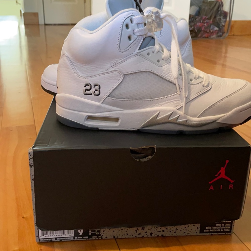2014 release. Retro Air Jordan 5. Size 9